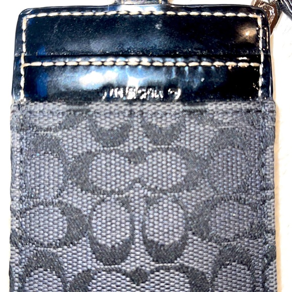 Limited edition COACH C lanyard in black patent - Picture 7 of 8